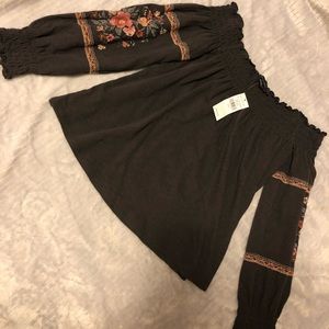 American Eagle off the shoulders long sleeve top